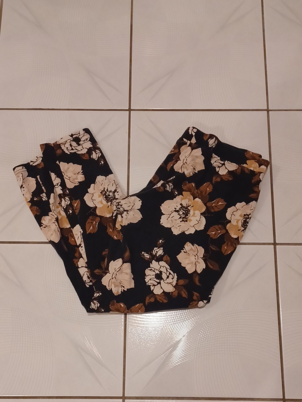 4/$40 Black Floral Print Leggings - Size XL